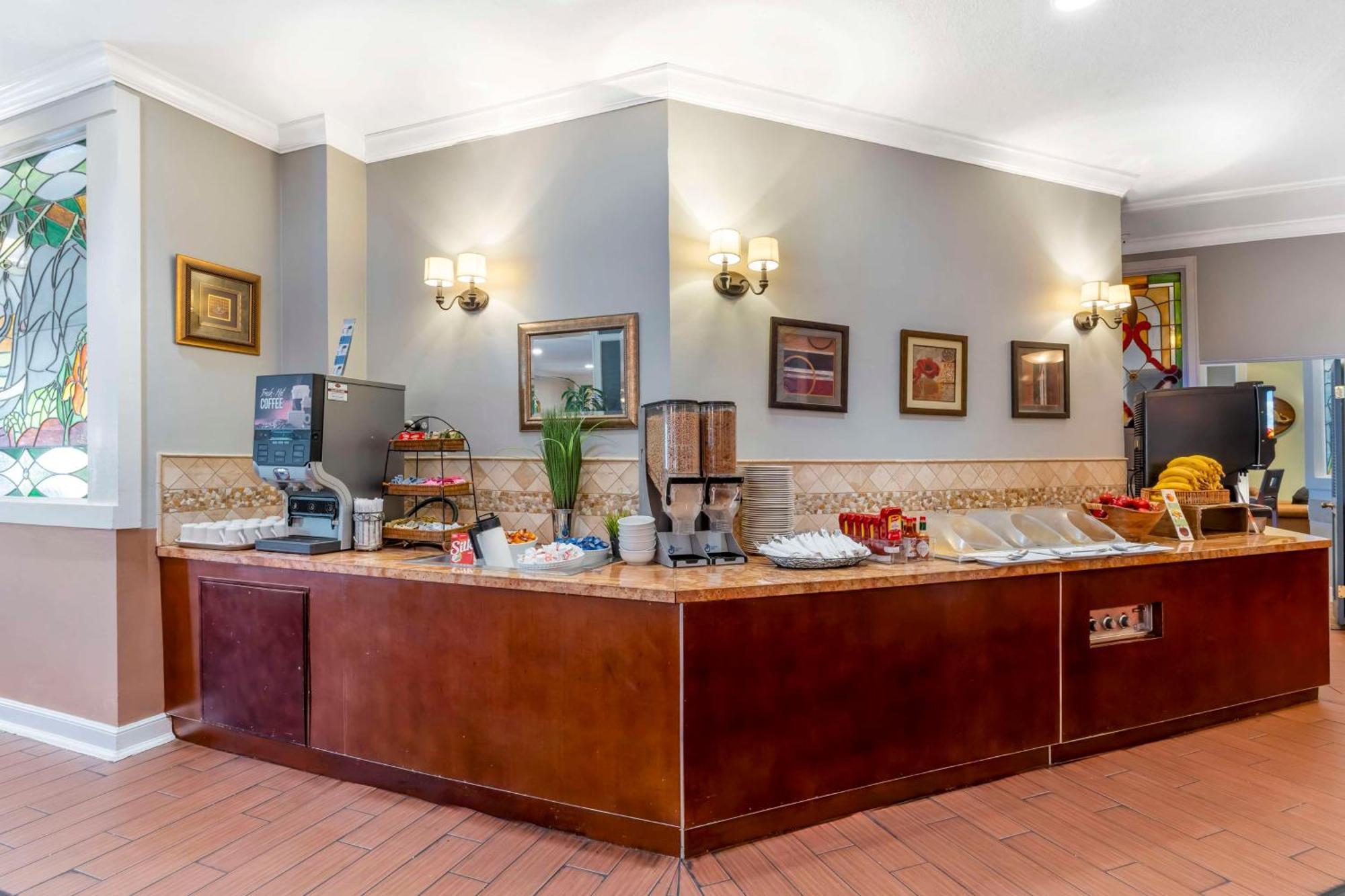 Best Western Plus Grosvenor Airport Hotel 3*