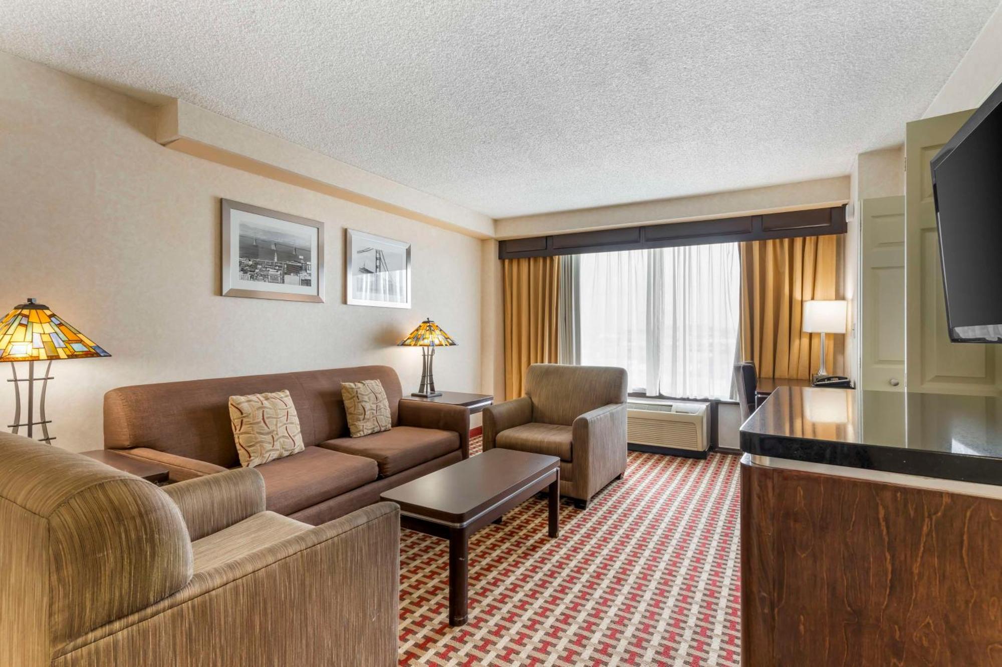 Western Grosvenor Airport Hotel 3*