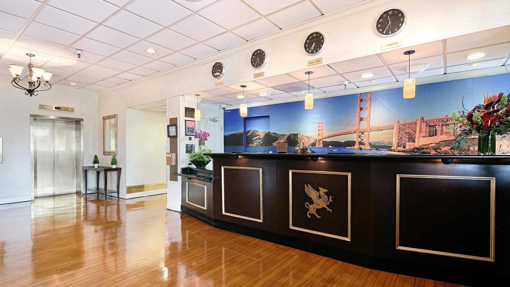 Western Grosvenor Airport 3*